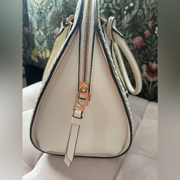 Kate Spade purse - worn once - Picture 10 of 10